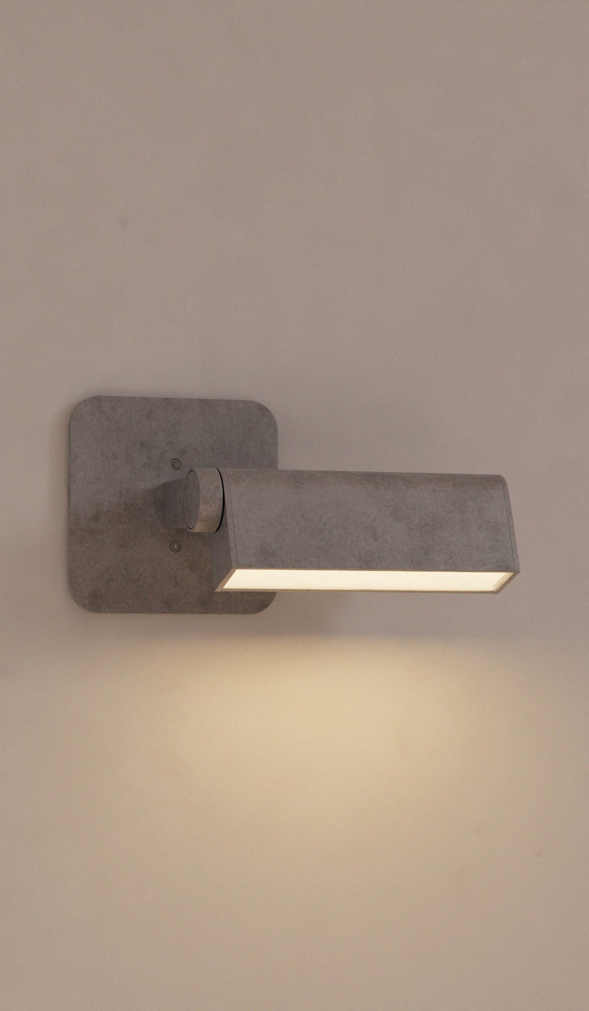 Lambert & Fils Ipoli 01 Sconce
