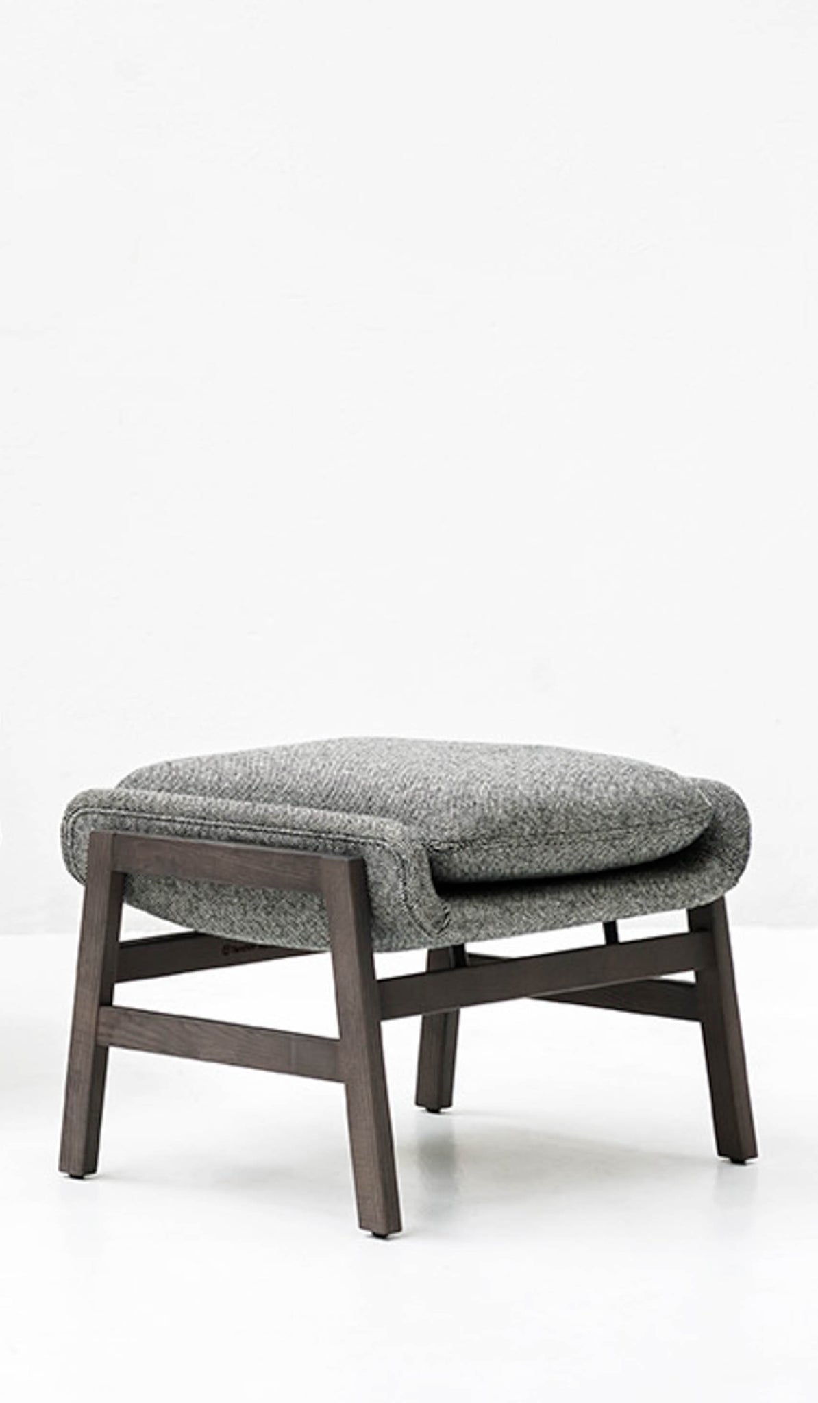 Tacchini 'Giulia' Ottoman