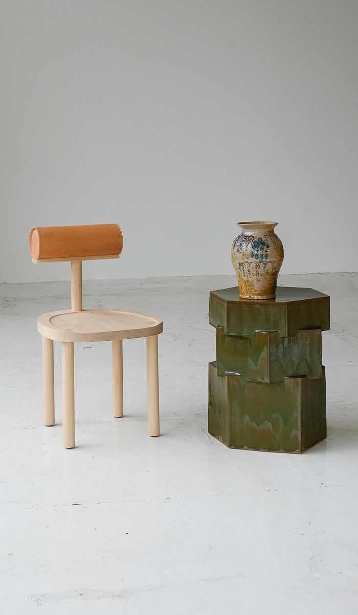 IN STOCK Estudio Persona Una Chair