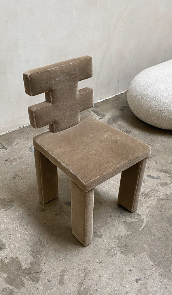Estudio Persona H Chair
