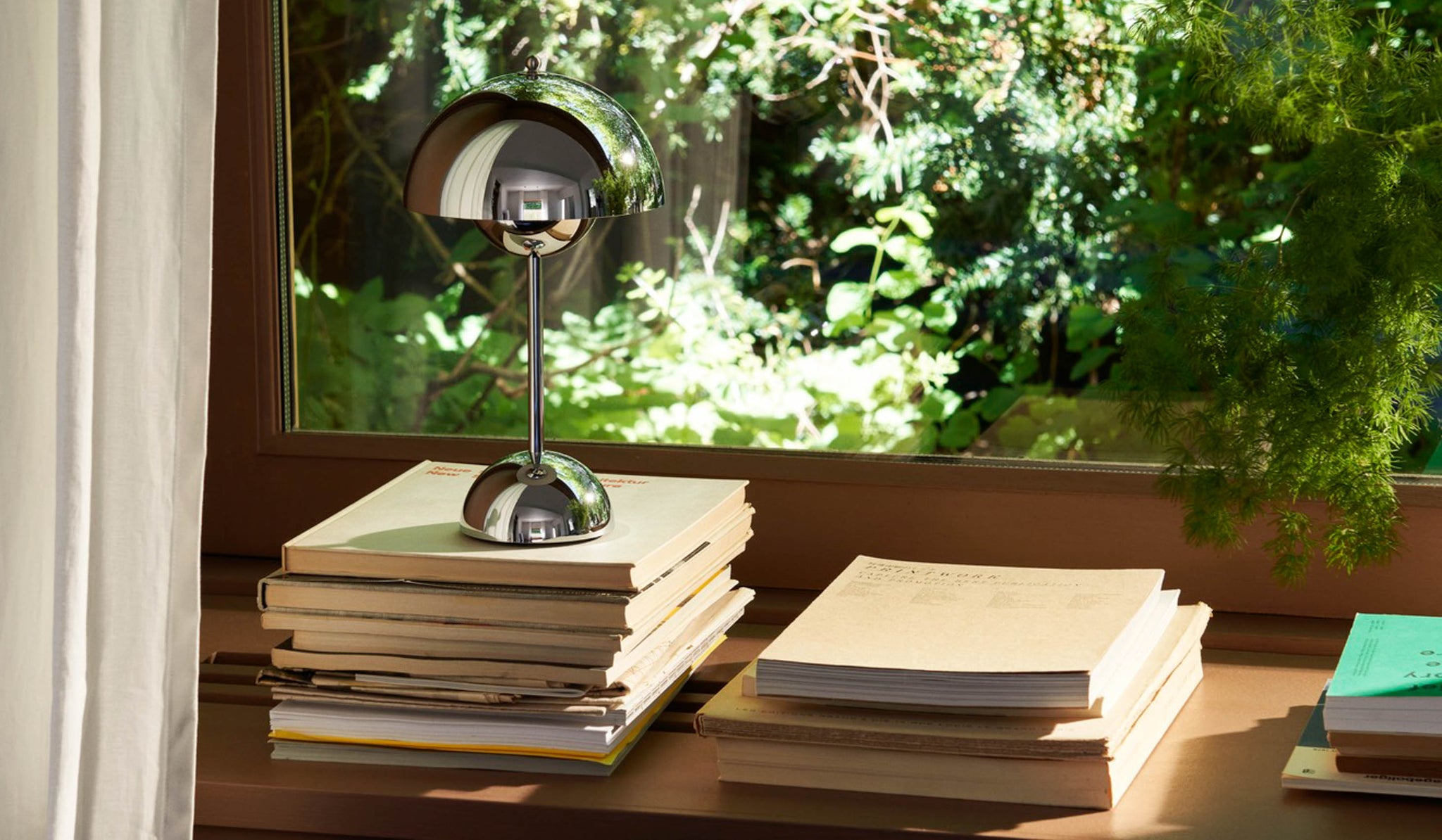 &Tradition VP9 Flower Pot Portable Table Lamp