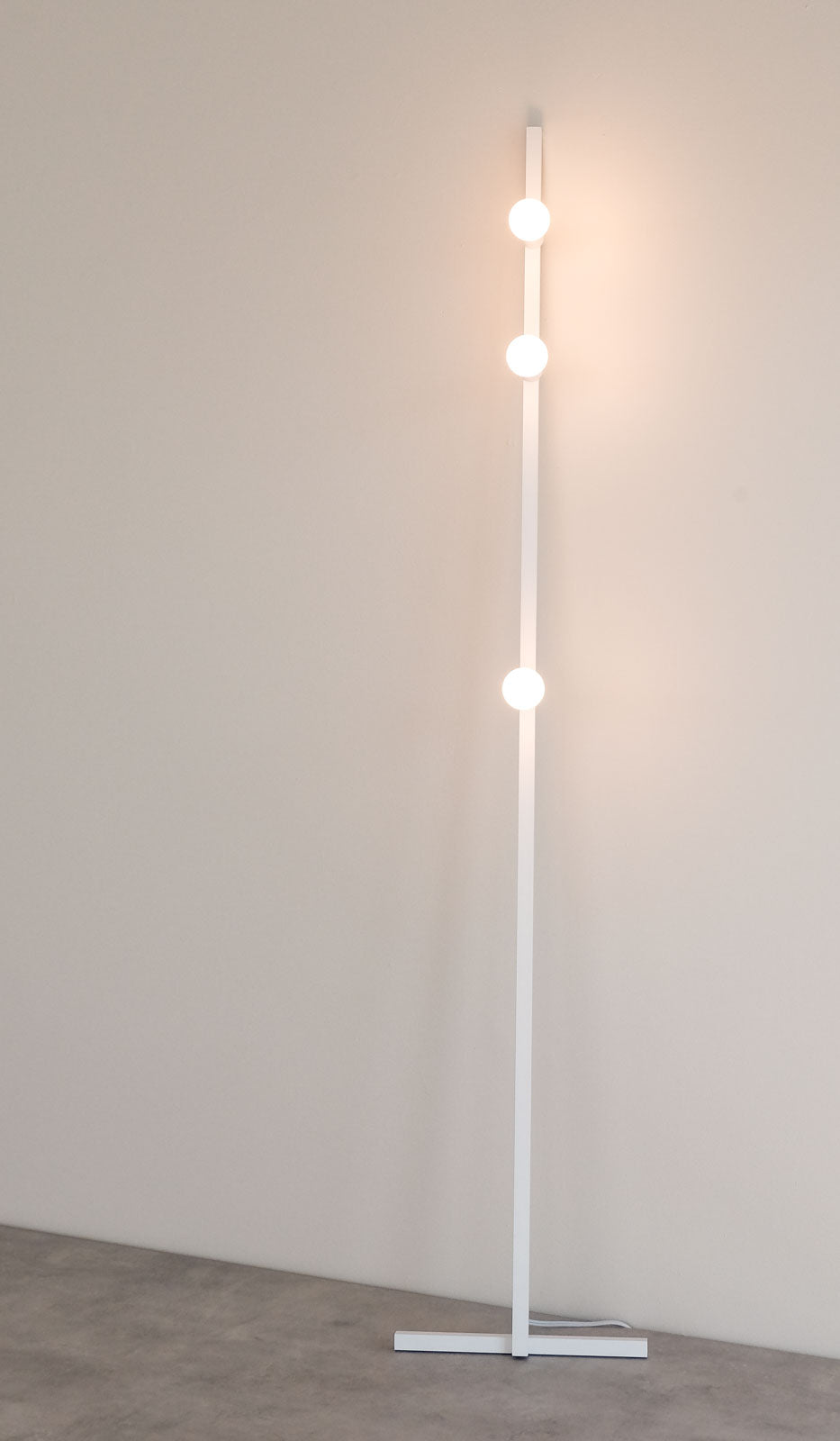 Lambert & Fils Dot 05 Line Floor Lamp – Spartan Shop